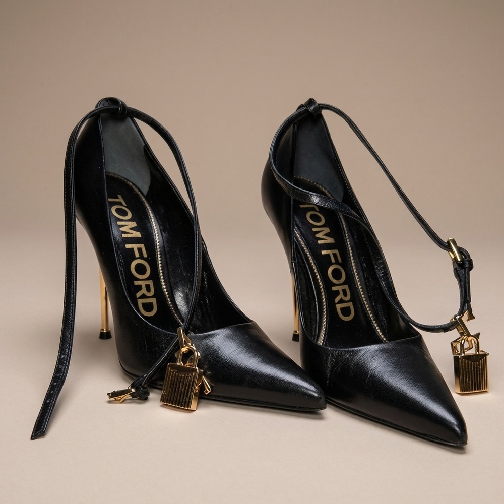 Tom Ford Padlock Stiletto Pumps Black Leather Gold Lock Heels Size 37 Italy